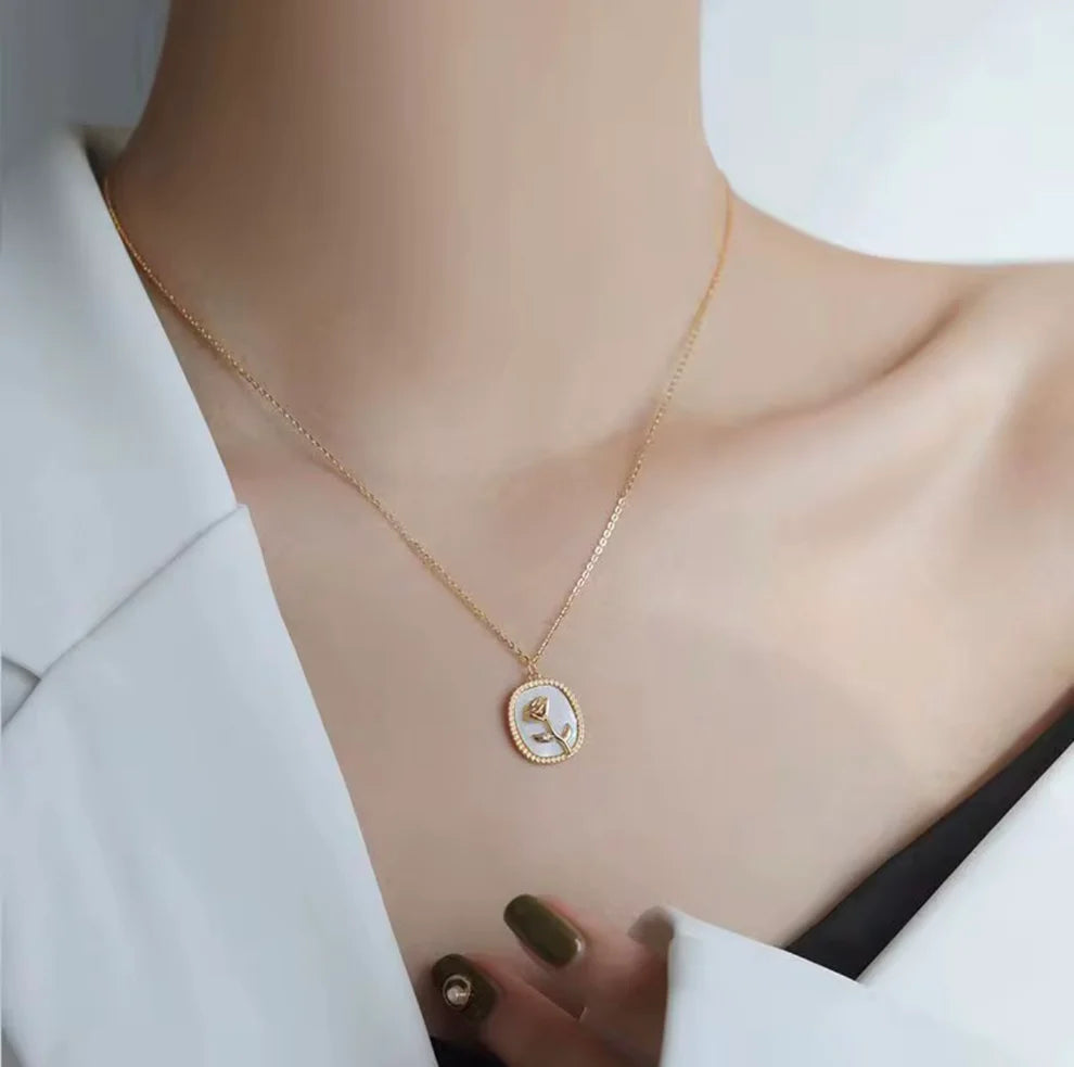 SS-005- White Rose Flower necklace