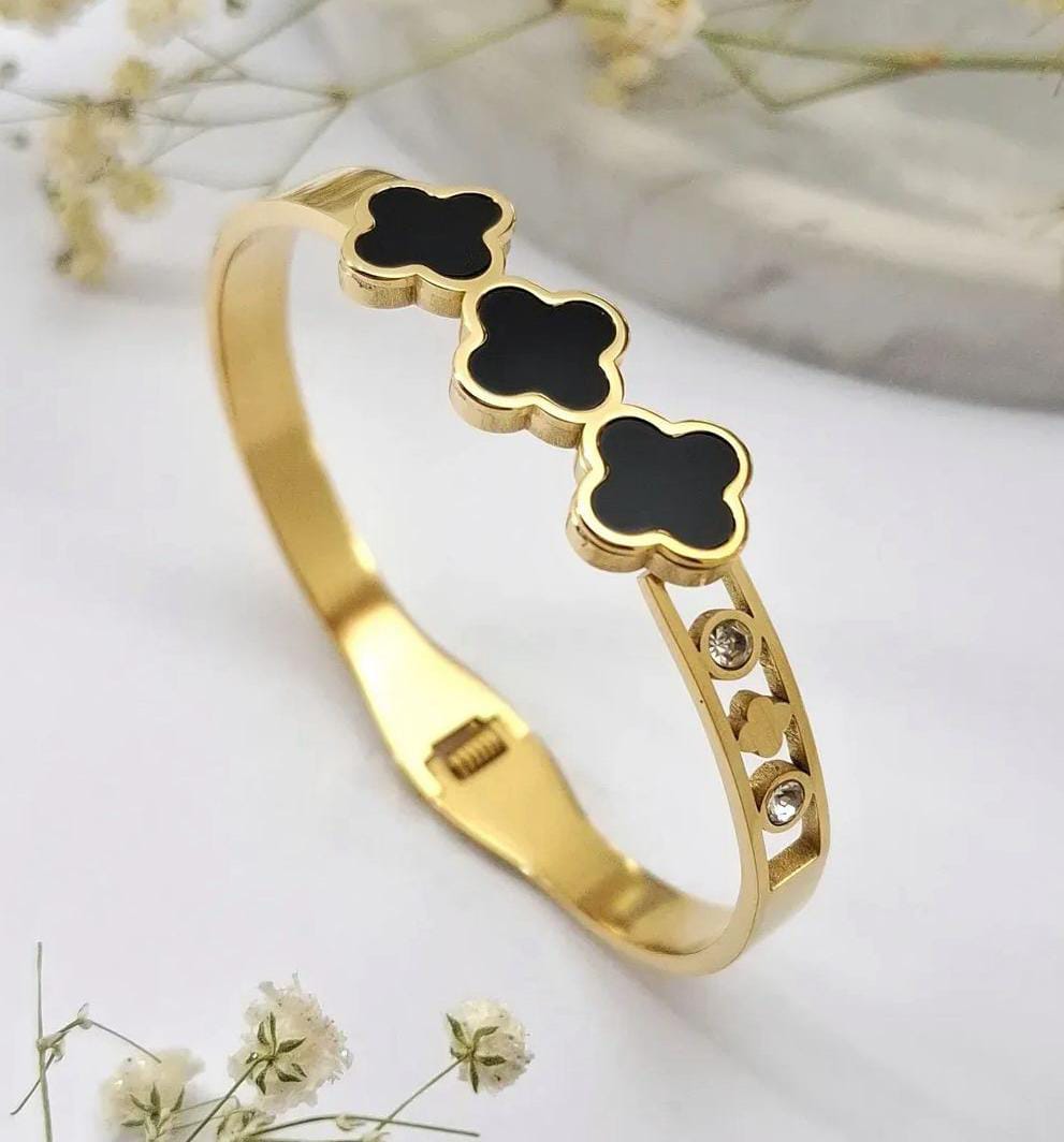 Elegant Clover Bracelet