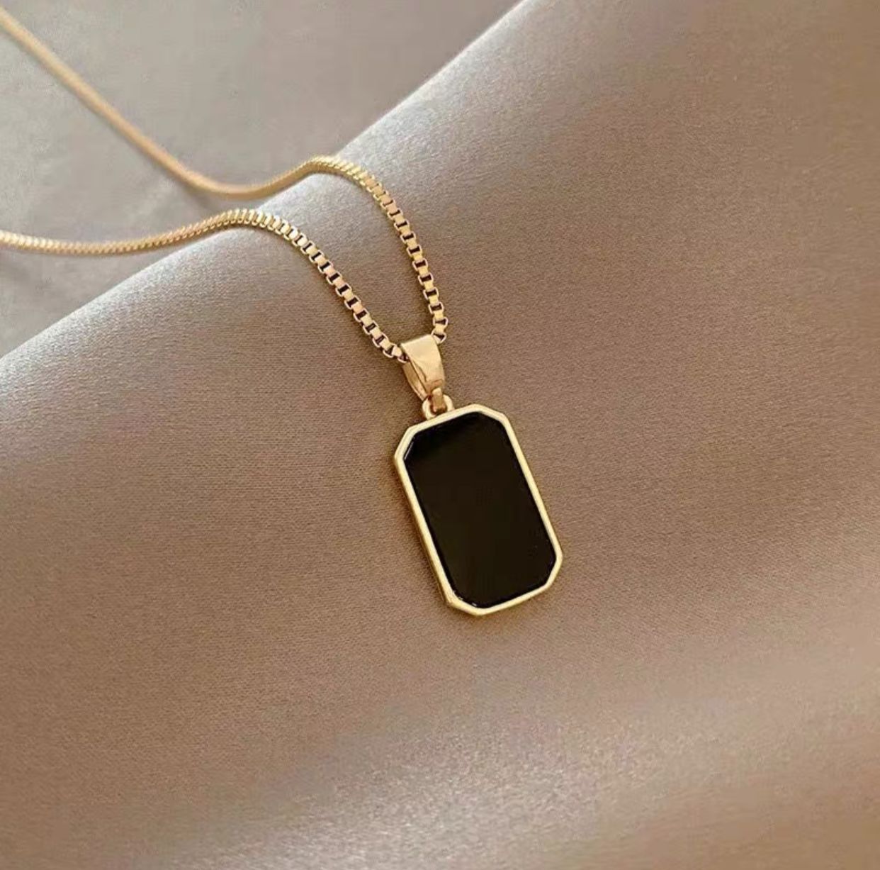 SS-001 Black Charm Minimal Necklace